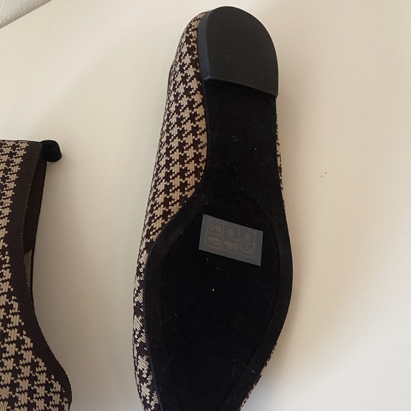 Journee Collection Stylish Houndstooth Flats - Picture 6 of 7